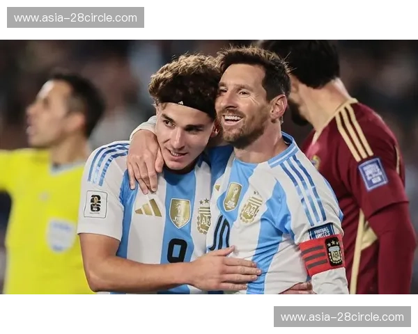 阿根廷阿尔瓦雷斯战术价值最大化 伪九号角色激活体系 阿根廷阿尔瓦雷斯战术价值最大化 伪九号角色激活体系