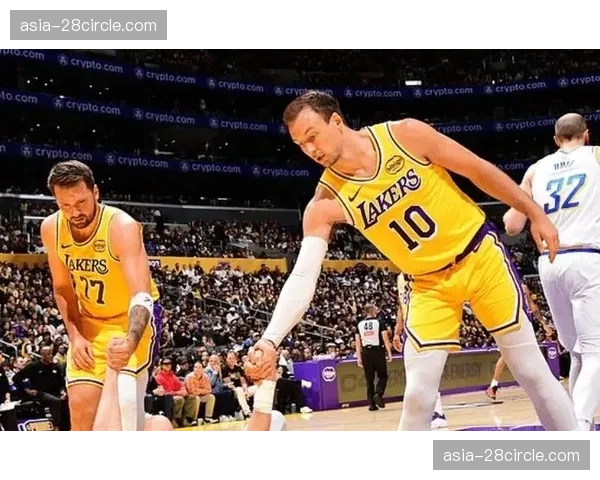 湖人肯纳德7-1助攻失误比，控球后卫角色转型效果显著